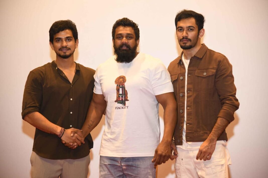 ರಾಘು ಶಿವಮೊಗ್ಗ ನಿರ್ದೇಶನದ 'ದಿ ಟಾಸ್ಕ್'ಗೆ ಆಕ್ಷನ್ ಪ್ರಿನ್ಸ್ ಧ್ರುವ ಸರ್ಜಾ ಸಾಥ್ ರಾಘು ಶಿವಮೊಗ್ಗ ನಿರ್ದೇಶನದ 'ದಿ ಟಾಸ್ಕ್'ಗೆ ಆಕ್ಷನ್ ಪ್ರಿನ್ಸ್ ಧ್ರುವ ಸರ್ಜಾ ಸಾಥ್