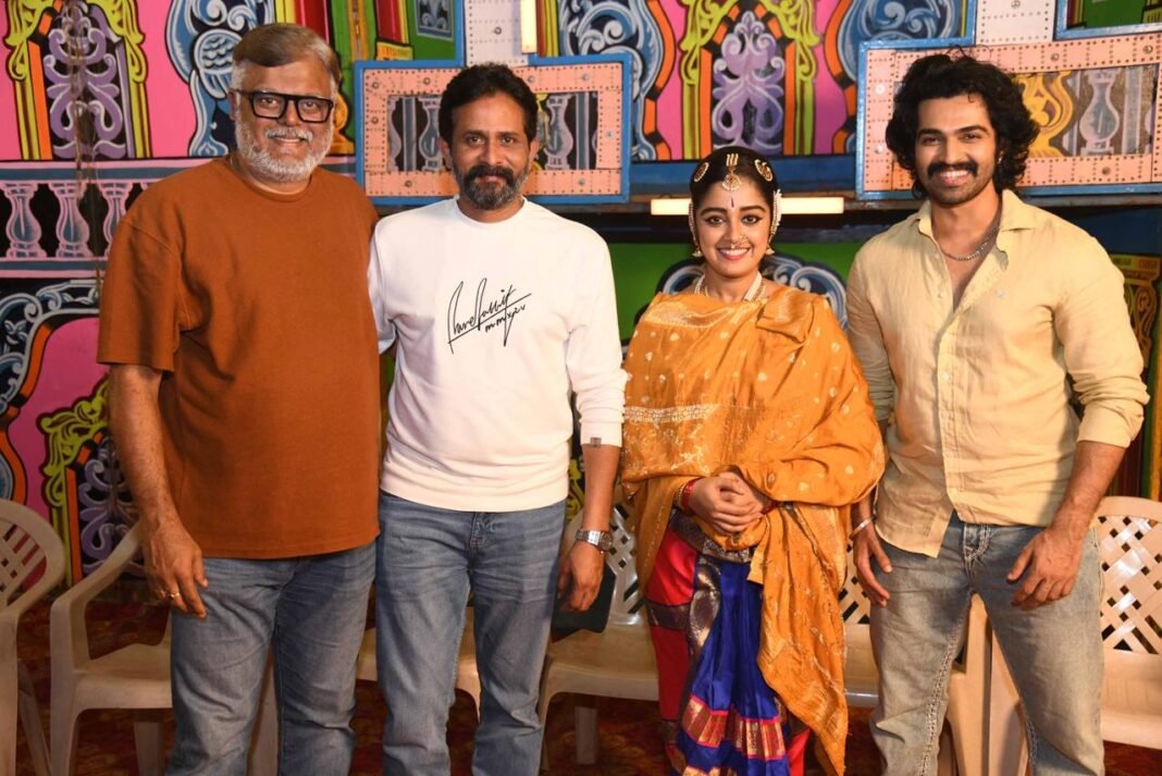 ನಾಟಕದ ಹಿನ್ನೆಲೆಯ ಪ್ರೇಮಕಥೆ 'ವೇಷಗಳು' ಚಿತ್ರೀಕರಣಕ್ಕೆ ಚಾಲನೆ ನಾಟಕದ ಹಿನ್ನೆಲೆಯ ಪ್ರೇಮಕಥೆ 'ವೇಷಗಳು' ಚಿತ್ರೀಕರಣಕ್ಕೆ ಚಾಲನೆ