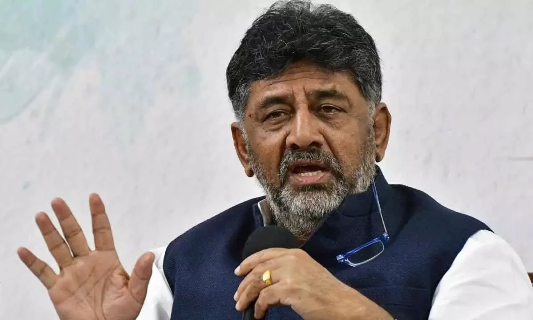 1360514-dks ಕೆಪಿಸಿಸಿ ಕಚೇರಿಯಲ್ಲಿ ಮಾತನಾಡುತ್ತಿರುವ ಡಿಕೆ ಶಿವಕುಮಾರ್ ಹಾಗೂ ಪತ್ರಿಕಾಗೋಷ್ಠಿ ದೃಶ್ಯ