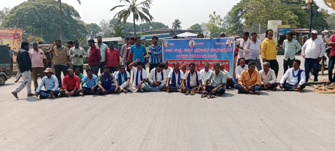 Halebidu Smart City Road protest near Hoysaleshwara temple circle