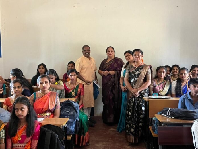 ಎಸ್‌ಎಸ್‌ಎಲ್‌ಸಿ ವಿದ್ಯಾರ್ಥಿಗಳಿಗೆ ಲೇಖನ ಸಾಮಗ್ರಿ ವಿತರಣೆ