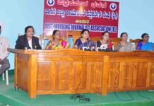 HASSAN :ಹಾಸನ: ಕೆ.ಆರ್. ಕವಿತಾ ಕಿರುಕುಳ ಪ್ರಕರಣ: ನಿಷ್ಪಕ್ಷಪಾತ ತನಿಖೆಗೆ ಮಹಿಳೆಯರ ಆಗ್ರಹ Women leaders addressing press regarding KR Kavitha harassment case in Hassan