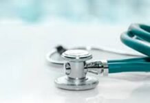 Bengaluru:ಬೆಂಗಳೂರು: ಇಂದಿನ ಸಿಎಂ ಸಿದ್ದರಾಮಯ್ಯ ಬಜೆಟ್ ನಲ್ಲಿ ವೈದ್ಯಕೀಯ ಶಿಕ್ಷಣ ಕ್ಷೇತ್ರಕ್ಕೆ ಸಿದ್ದು ಕೊಟ್ಟಿದ್ದೇನು? Doctors and medical students in a hospital representing Karnataka medical education development