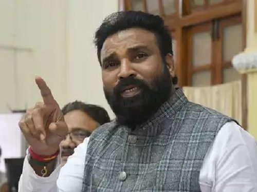 ಬಾಗಲಕೋಟೆಯಲ್ಲಿ ರಾಜಕೀಯ ಭಾಷಣ: ಶ್ರೀರಾಮುಲು ಸಿಎಂ ವಿರುದ್ಧ ವಾಗ್ದಾಳಿ ಬಾಗಲಕೋಟೆಯಲ್ಲಿ ಸಾರ್ವಜನಿಕ ಸಭೆಯಲ್ಲಿ ಮಾತನಾಡುತ್ತಿರುವ ಶ್ರೀರಾಮುಲು ಹಾಗೂ ರಾಜಕೀಯ ಕಾರ್ಯಕರ್ತರ ದೃಶ್ಯ