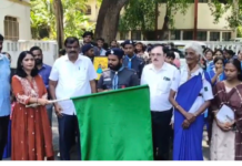 Hassan:ಹಾಸನ:ಹಾಸನದಲ್ಲಿ ವಿಶ್ವ ಭೂ ದಿನಾಚರಣೆ: ಭೂಮಿ ರಕ್ಷಣೆಗಾಗಿ ಕಾರ್ಯಪ್ರವೃತ್ತರಾಗುವಂತೆ ಜಿಲ್ಲಾಧಿಕಾರಿ ಲತಾಕುಮಾರಿ ಕರೆ ಹಾಸನ ಜಿಲ್ಲಾಧಿಕಾರಿ ಕೆ ಎಸ್ ಲತಾಕುಮಾರಿ ವಿಶ್ವ ಭೂ ದಿನ ಜಾಥಾಕ್ಕೆ ಚಾಲನೆ ನೀಡುತ್ತಿರುವ ದೃಶ್ಯ