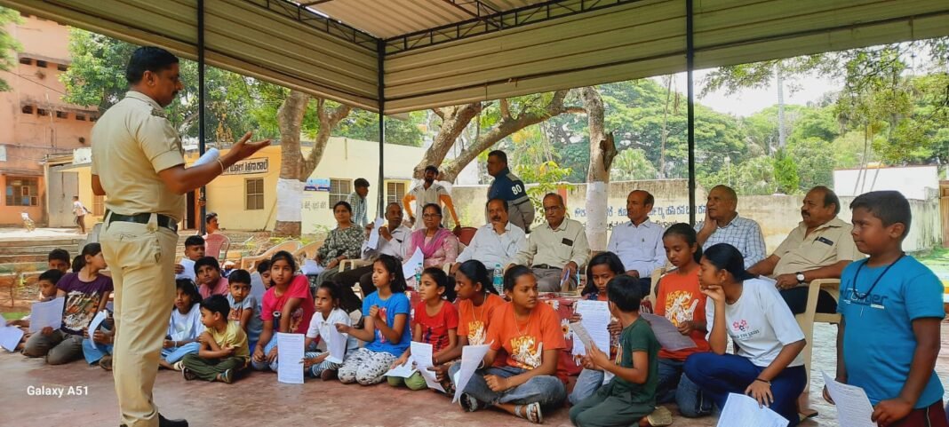 ಹಾಸನ ಮಹಾರಾಜ ಪಾರ್ಕ್‌ನಲ್ಲಿ ನಡೆಯುತ್ತಿರುವ ಬೇಸಿಗೆ ಕ್ರೀಡಾ ತರಬೇತಿ ಶಿಬಿರದ ಉದ್ಘಾಟನಾ ಸಮಾರಂಭದಲ್ಲಿ ವಿದ್ಯಾರ್ಥಿಗಳು ಮತ್ತು ಗಣ್ಯರು ಉಪಸ್ಥಿತರಿರುವ ದೃಶ್ಯ