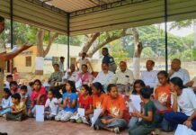 Hassan:ಹಾಸನ:ಹಾಸನದಲ್ಲಿ ಬೇಸಿಗೆ ಕ್ರೀಡಾ ತರಬೇತಿ ಶಿಬಿರಕ್ಕೆ ಚಾಲನೆ: ಮಹಾರಾಜ ಪಾರ್ಕ್ನಲ್ಲಿ ವಿದ್ಯಾರ್ಥಿಗಳಿಗೆ ವಿಶೇಷ ತರಬೇತಿ ಹಾಸನ ಮಹಾರಾಜ ಪಾರ್ಕ್ನಲ್ಲಿ ನಡೆಯುತ್ತಿರುವ ಬೇಸಿಗೆ ಕ್ರೀಡಾ ತರಬೇತಿ ಶಿಬಿರದ ಉದ್ಘಾಟನಾ ಸಮಾರಂಭದಲ್ಲಿ ವಿದ್ಯಾರ್ಥಿಗಳು ಮತ್ತು ಗಣ್ಯರು ಉಪಸ್ಥಿತರಿರುವ ದೃಶ್ಯ