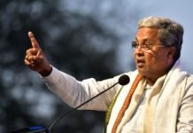 ದಾವಣಗೆರೆ:“ಸಮರ್ಥ್ ಶಾಮನೂರು ಗೆದ್ದರೆ ನನಗೆ ಶಕ್ತಿ ಬರುತ್ತದೆ” – ದಾವಣಗೆರೆಯಲ್ಲಿ ಸಿಎಂ ಸಿದ್ದರಾಮಯ್ಯ ಪ್ರಚಾರ ದಾವಣಗೆರೆಯಲ್ಲಿ ಸಮರ್ಥ್ ಶಾಮನೂರು ಪರ ಸಿಎಂ ಸಿದ್ದರಾಮಯ್ಯ ಪ್ರಚಾರ ನಡೆಸುತ್ತಿರುವ ದೃಶ್ಯ