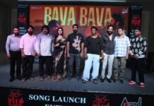 Bangalore:ಬೆಂಗಳೂರು: ‘ಬಾವ ಬಾವ’ ರ್ಯಾಪ್ ಸಾಂಗ್ ರಿಲೀಸ್: ಸಿಟಿಲೈಟ್ಸ್ ಮೂಲಕ ಹೊಸ ರ್ಯಾಪರ್ ಪರಿಚಯಿಸಿದ Duniya Vijay ದುನಿಯಾ ವಿಜಯ್, ವಿನಯ್ ರಾಜ್ಕುಮಾರ್ ಹಾಗೂ ಚಿತ್ರತಂಡ ‘ಬಾವ ಬಾವ’ ಹಾಡು ಬಿಡುಗಡೆ ಕಾರ್ಯಕ್ರಮದಲ್ಲಿ Image Caption