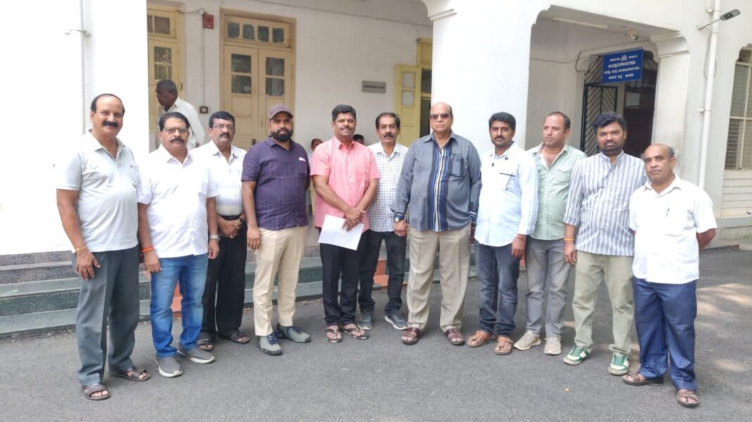 WhatsApp Image 2026-05-25 at 1.58.33 PM ಕೆ.ಆರ್.ಪುರಂ ಬಡಾವಣೆಯ ನಿವಾಸಿಗಳು ಅಪರ ಜಿಲ್ಲಾಧಿಕಾರಿಗಳಿಗೆ ಮನವಿ ಸಲ್ಲಿಸುತ್ತಿರುವ ದೃಶ್ಯ