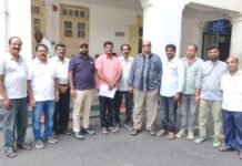 safety issue:ಕೆ.ಆರ್.ಪುರಂ ಮಹಿಳಾ ಕಾಲೇಜು ಆವರಣದಲ್ಲಿ ಅನೈತಿಕ ಚಟುವಟಿಕೆ ಆರೋಪ; ವಿದ್ಯಾರ್ಥಿನಿಯರ ಸುರಕ್ಷತೆಗೆ ಕ್ರಮಕ್ಕೆ ಮನವಿ ಕೆ.ಆರ್.ಪುರಂ ಬಡಾವಣೆಯ ನಿವಾಸಿಗಳು ಅಪರ ಜಿಲ್ಲಾಧಿಕಾರಿಗಳಿಗೆ ಮನವಿ ಸಲ್ಲಿಸುತ್ತಿರುವ ದೃಶ್ಯ