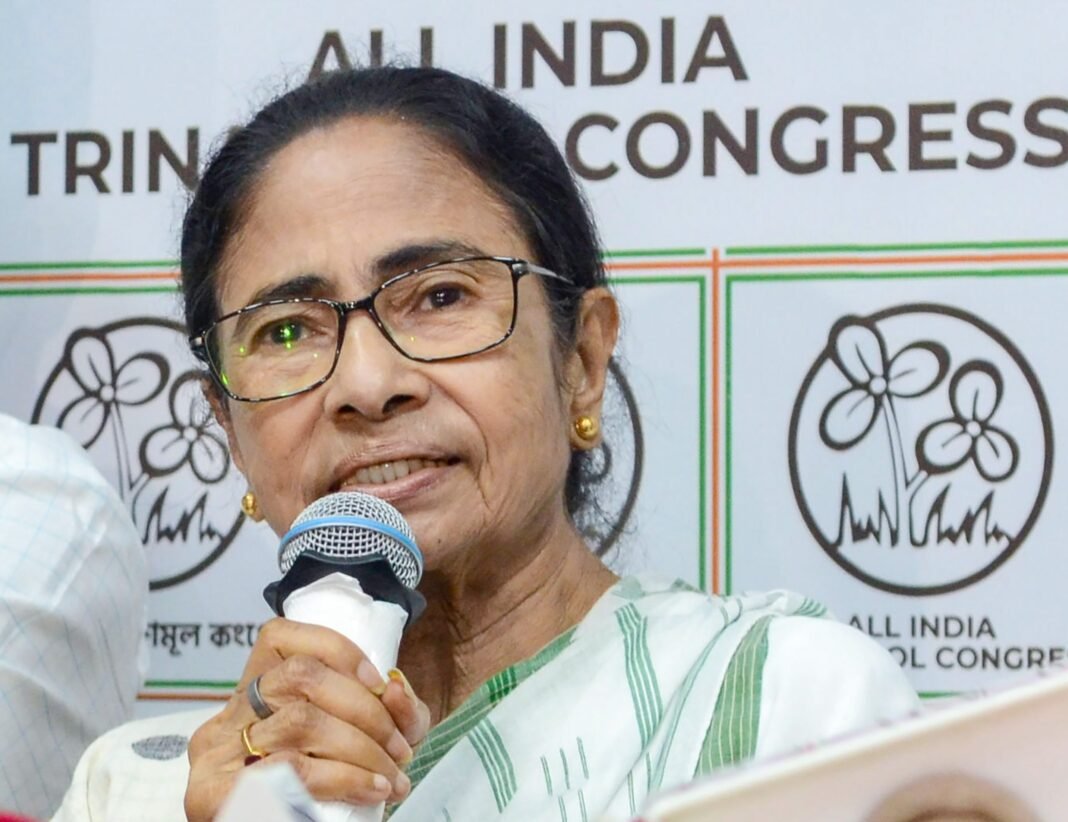 mamata-scaled ಪಶ್ಚಿಮ ಬಂಗಾಳ ಚುನಾವಣಾ ಫಲಿತಾಂಶದ ಬಳಿಕ ಮಮತಾ ಬ್ಯಾನರ್ಜಿ ಮತ್ತು ಬಿಜೆಪಿ ನಡುವಿನ ರಾಜಕೀಯ ಹೈಡ್ರಾಮಾ