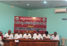 ಡಿಸಿಸಿ ಬ್ಯಾಂಕ್ ಹೆಸರಿನಲ್ಲಿ ಉದ್ಯೋಗ ವಂಚನೆ: ನಕಲಿ ನೇಮಕಾತಿ ಪತ್ರಗಳ ಬಗ್ಗೆ ಎಚ್ಚರಿಕೆ ನೀಡಿದ ಅಧ್ಯಕ್ಷ :ಸೋಮನಹಳ್ಳಿ ನಾಗರಾಜ್ ಹಾಸನ ಡಿಸಿಸಿ ಬ್ಯಾಂಕ್ ಅಧ್ಯಕ್ಷ ಸೋಮನಹಳ್ಳಿ ನಾಗರಾಜ್ ಸುದ್ದಿಗೋಷ್ಠಿಯಲ್ಲಿ ನೇಮಕಾತಿ ವಂಚನೆ ಕುರಿತು ಮಾಹಿತಿ ನೀಡುತ್ತಿರುವ ದೃಶ್ಯ