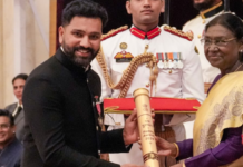 🏏 ಟಿ20 ವಿಶ್ವಕಪ್ ವಿಜೇತ ನಾಯಕನಿಗೆ ಪದ್ಮಶ್ರೀ ಗೌರವ 🇮🇳 ಭಾರತೀಯ ಕ್ರಿಕೆಟ್ನ ಹಿಟ್ಮ್ಯಾನ್ ರೋಹಿತ್ ಶರ್ಮಾಗೆ ರಾಷ್ಟ್ರದ ಸನ್ಮಾನ