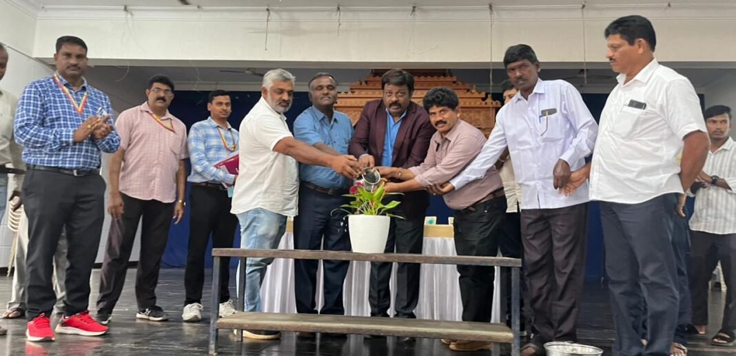 ಸಕಲೇಶಪುರದಲ್ಲಿ ನಡೆದ ಮತದಾರರ ಪಟ್ಟಿ ಪರಿಷ್ಕರಣೆ ತರಬೇತಿ ಕಾರ್ಯಾಗಾರದಲ್ಲಿ ಅಧಿಕಾರಿಗಳು ಮತ್ತು ಬಿಎಲ್‌ಎ ಪ್ರತಿನಿಧಿಗಳು ಭಾಗವಹಿಸಿರುವ ದೃಶ್ಯ.
