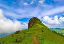 ಚಿಕ್ಕಮಗಳೂರಿನಲ್ಲಿ ಮುಂಗಾರು ಪ್ರವಾಸ ಜೋರಾಗಿದೆ: 9ಕ್ಕೂ ಹೆಚ್ಚು ಜಲಪಾತಗಳು, ಹಲವು ಗಿರಿ ಶಿಖರಗಳು ಪ್ರವಾಸಿಗರ ನಿರೀಕ್ಷೆಯಲ್ಲಿ ಮುಂಗಾರು ಮಳೆಯಿಂದ ಮೈದುಂಬಿ ಹರಿಯುತ್ತಿರುವ ಚಿಕ್ಕಮಗಳೂರಿನ ಹೆಬ್ಬೆ ಜಲಪಾತ.