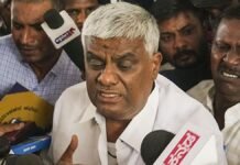 “ನಮ್ಮ ದೇವತೆಯನ್ನು ಕಳೆದುಕೊಂಡಿದ್ದೇವೆ…” – ತಾಯಿ ಚೆನ್ನಮ್ಮ ನೆನೆದು ಬಿಕ್ಕಿ ಬಿಕ್ಕಿ ಅತ್ತ ಎಚ್.ಡಿ. ರೇವಣ್ಣ