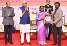 ಹೊಳೆನರಸೀಪುರದ ಕಲಾವಿದ ಬಸವರಾಜಾಚಾರ್ಗೆ ಪ್ರಿಂಟ್ ಬಿನಾಲೆ ಇಂಡಿಯಾ 2026 ಪ್ರಶಸ್ತಿ ಪ್ರದಾನ ಮಾಡಿದ ರಾಷ್ಟ್ರಪತಿ!