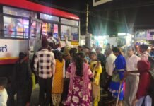 ಸಂಜೆ ಬಸ್ಗಳಿಲ್ಲದೆ ಬಾಳುಪೇಟೆಯಲ್ಲಿ ಪ್ರಯಾಣಿಕರ ಪರದಾಟ; ವಿದ್ಯಾರ್ಥಿಗಳು, ಸಾರ್ವಜನಿಕರ ಸಂಕಷ್ಟಕ್ಕೆ ಪರಿಹಾರವೆಲ್ಲಿ?